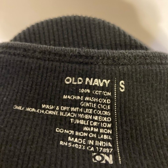 Black tank top with studded winged heart “tattoo”. Old Navy - Picture 5 of 5